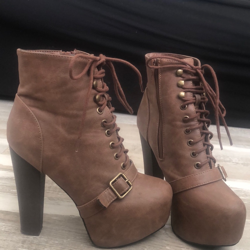 Breckelle’s lace up booties